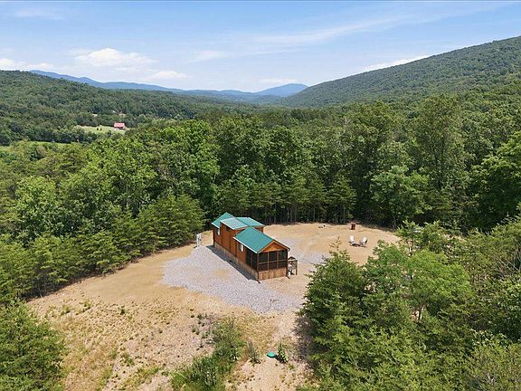 4th image of 3300 Foxes Hollow Rd