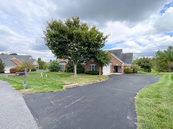 4th image of 30 Haven Oak Ct