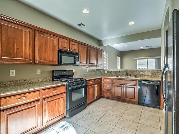 3rd image of 7424 Emerald Glow St