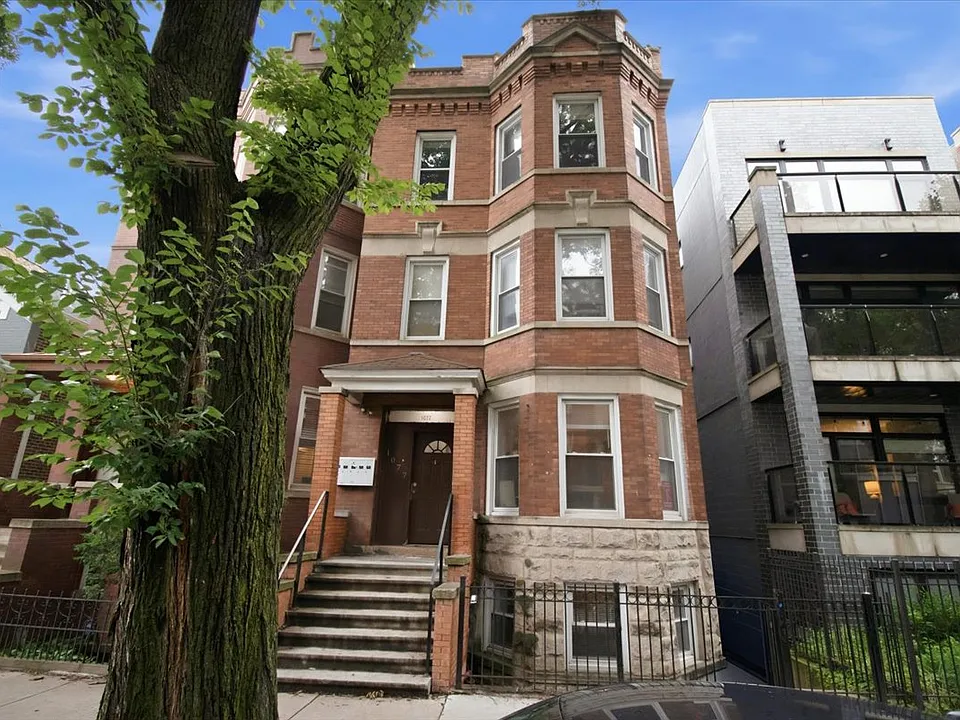 1077 N Paulina St #3