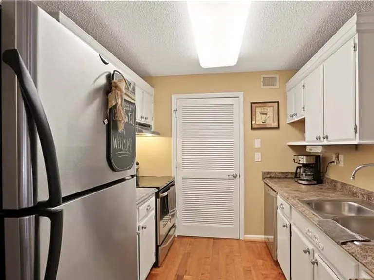 642 Granville Ct #2 — Photo 5