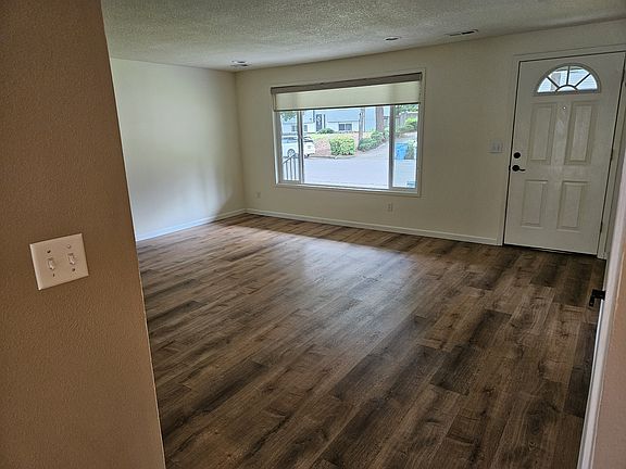 2nd image of 500 NE 147th Ave
