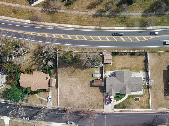 3rd image of 724 Brighton Dr