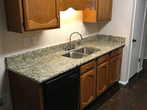 3rd image of 461 Whitley St