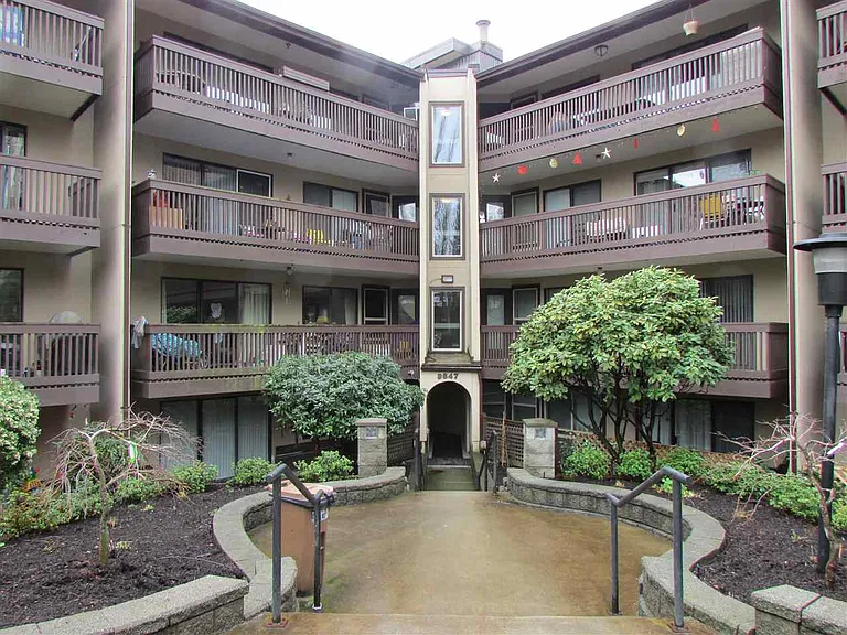 9847 Manchester Dr #105 — Photo 16