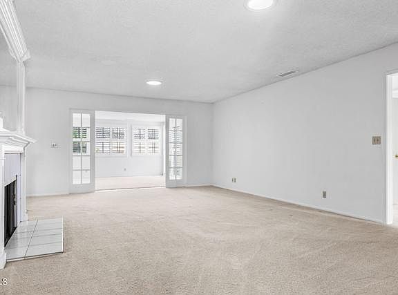 5th image of 307 E Garden Green Ave