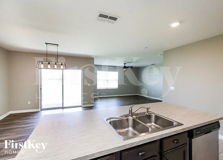 480 Burnham Cir — Photo 6