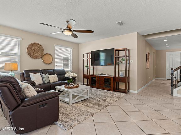 5th image of 689 BROOMSEDGE Circle