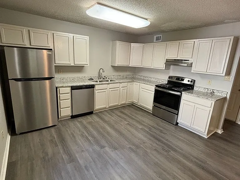 3320 N Detroit Ave — Photo 13
