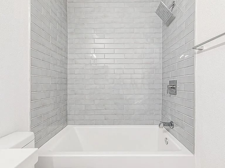 5807 Laurel Canyon Blvd — Photo 18