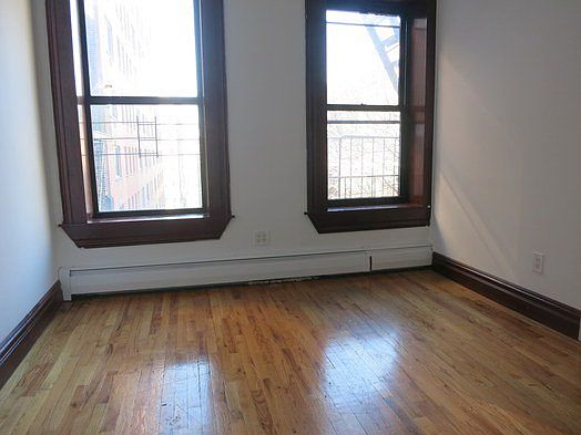 2nd image of 2037 1st Ave APT 4