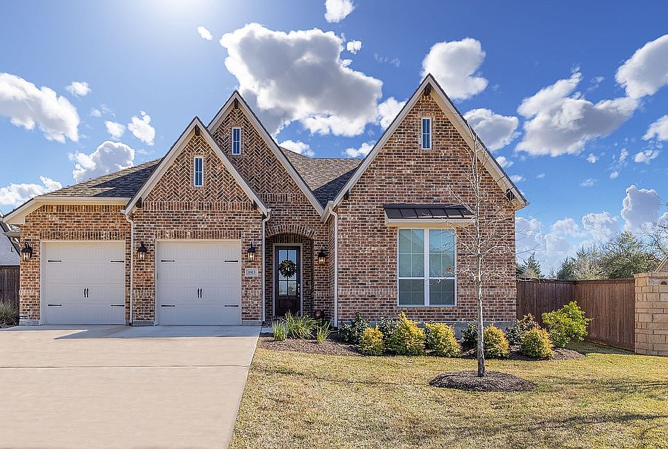 Built in 2019 - Corner Lot