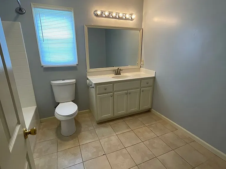 1016 Locust Ct — Photo 21