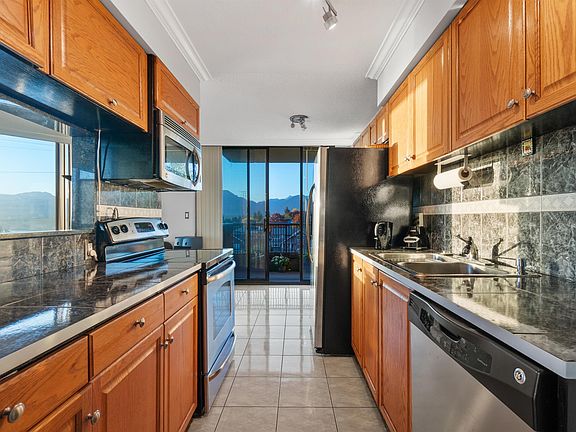 4th image of 3740 Albert St #702