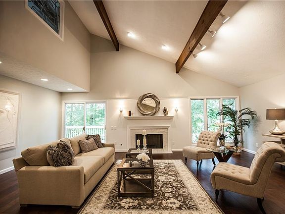 5th image of 3825 Acorn Ct #5