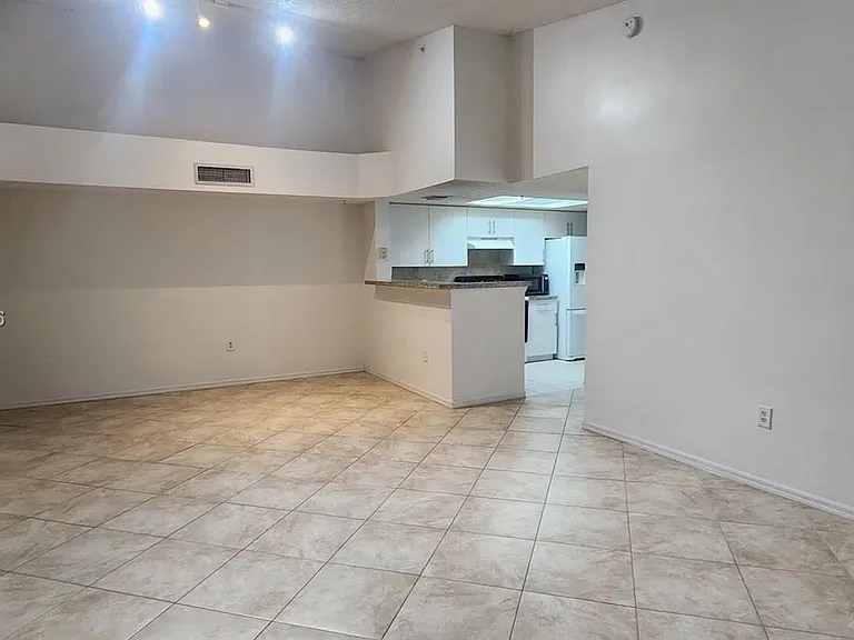 5011 Wiles Rd #306 — Photo 9