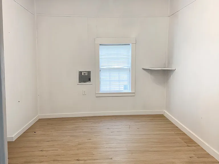2385 Poplar St — Photo 6