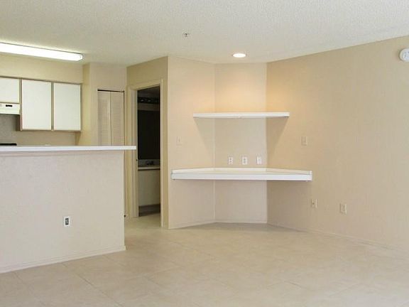 4th image of 2208 Antigua Pl APT 915