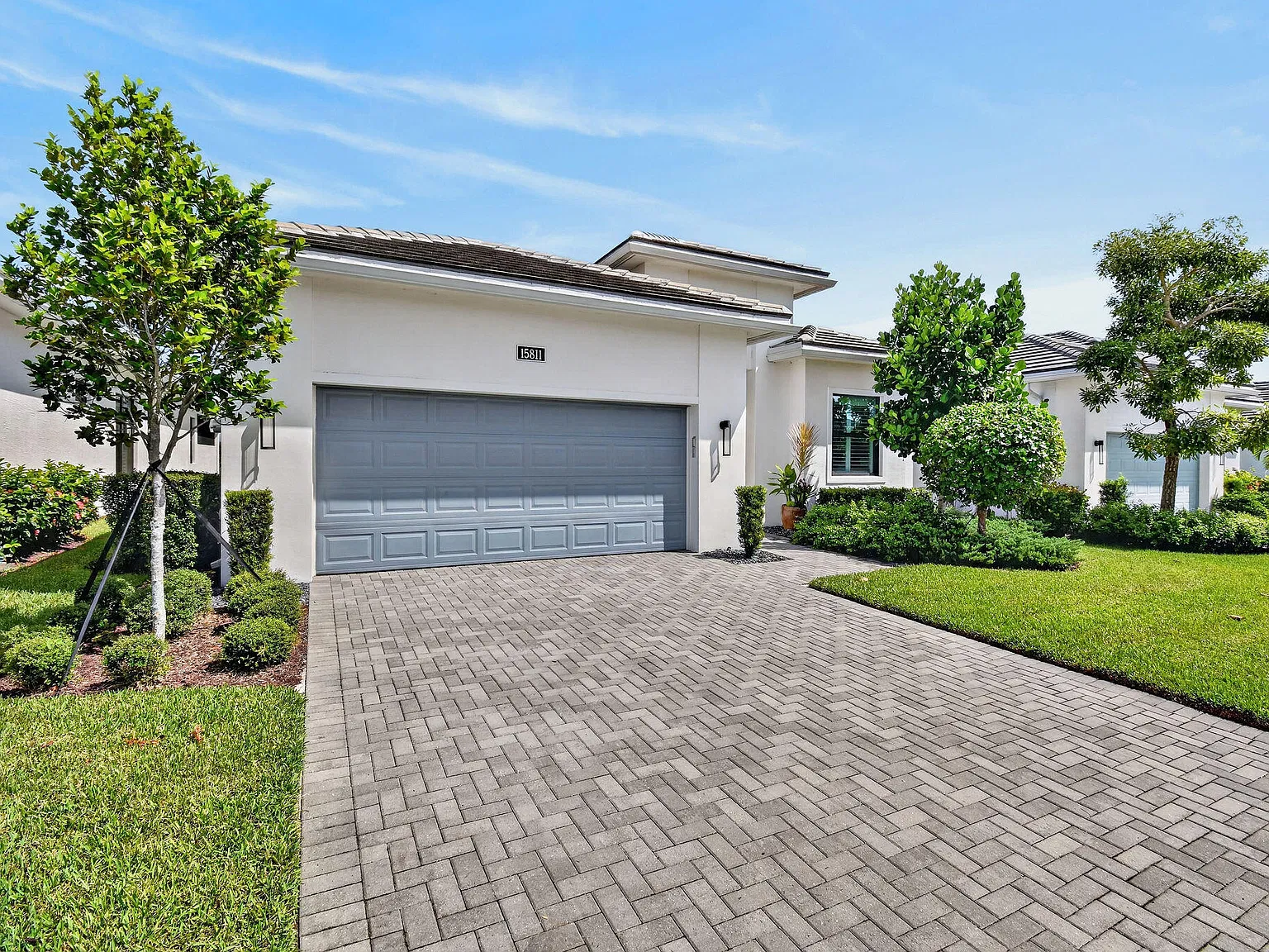 3 bed, 3.0 bath, 2200 sqft, $4,600 — Photo 3
