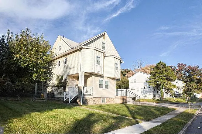2 bed, 1000 sqft, $1,400 — Photo 2