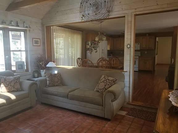 3rd image of 12 Paddock Hill Dr
