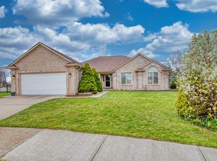 19510 Stratford Dr, Macomb, MI 48044