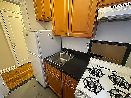 3rd image of 25-06 30th Dr APT 1B