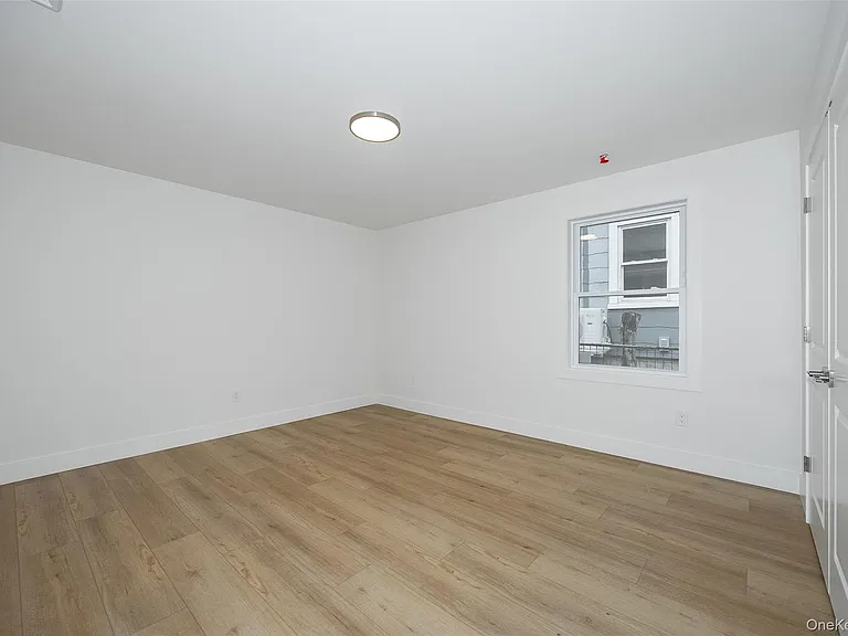 1 Dean Pl — Photo 17