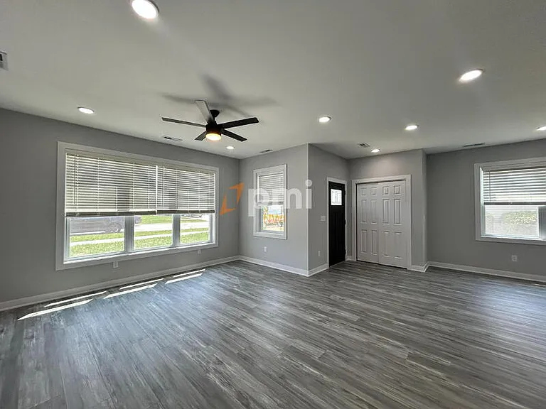 5212 Torrence Ave — Photo 5
