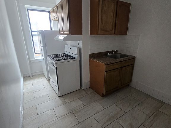 3rd image of 3175 Villa Ave APT 1E