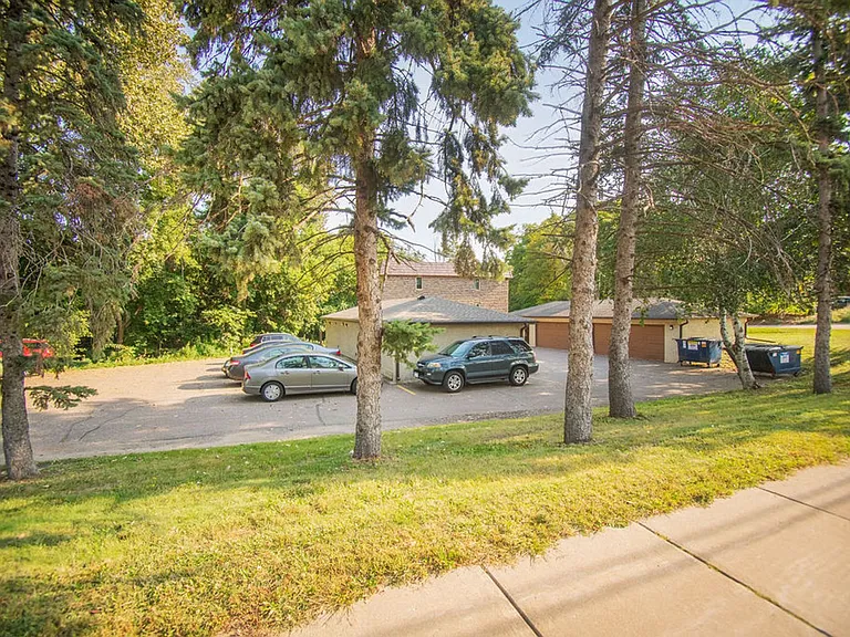 101 Glenbrook Rd N — Photo 34