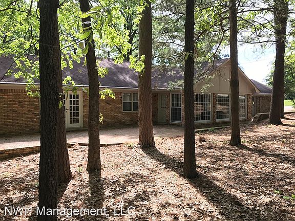 3rd image of 938 Dolores St
