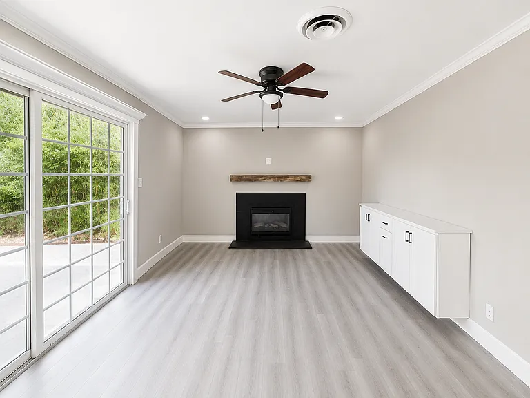 1444 Tiffany Cir — Photo 4