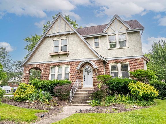 5th image of 1348 Covedale Ave