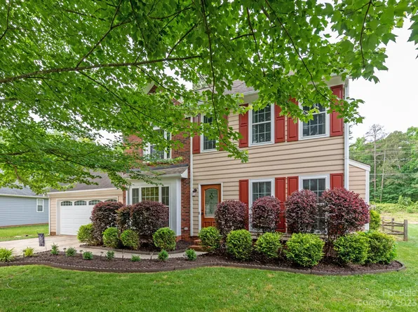 1012 Chaucery Ln, Matthews, NC 28104