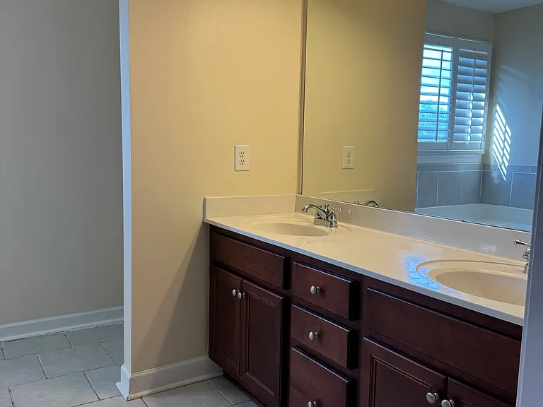 1100 Paddock Park Cir — Photo 13