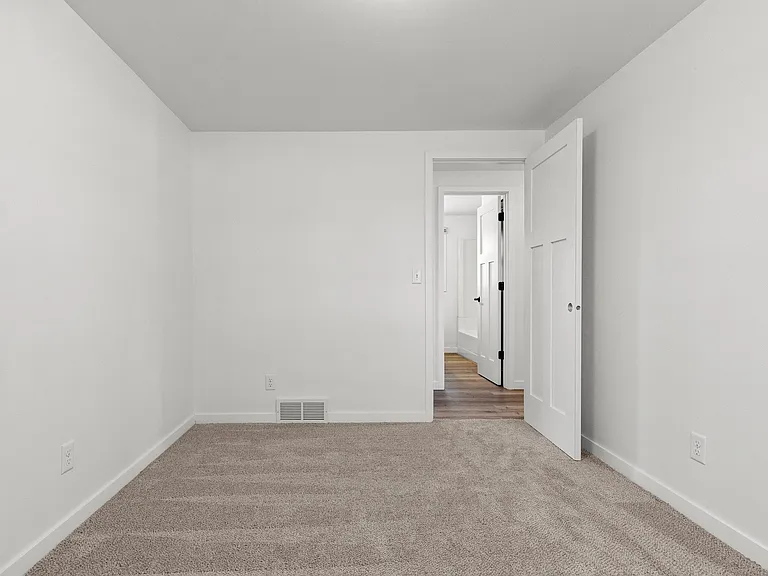 915 Park St — Photo 18