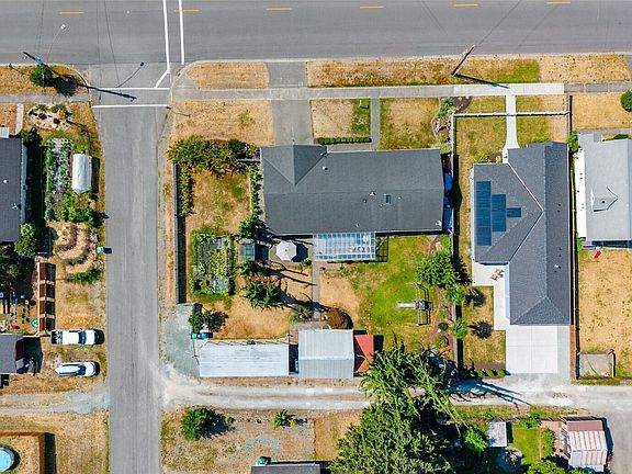 3rd image of 217 Puget Street