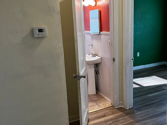5th image of 921 Berry St NE #931