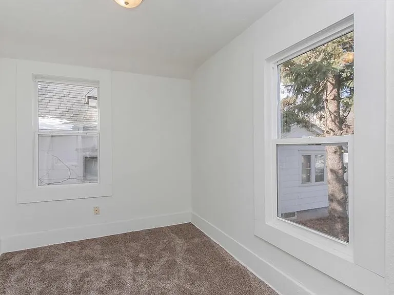 1118 2nd Ave SW — Photo 9