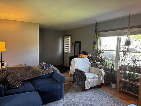 4th image of 1102-1104 Sausalito Dr