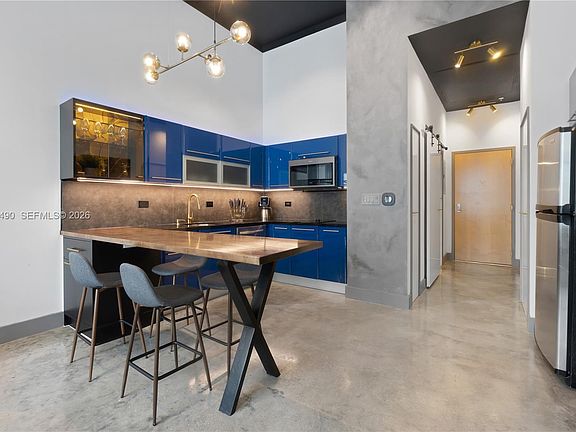 4th image of 253 NE 2nd St APT 314