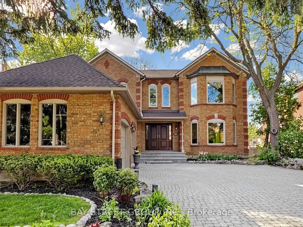 1742 Sir Montys Dr, Mississauga, ON L5N 4R6