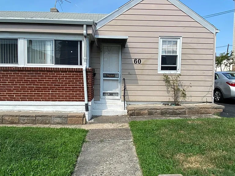 58 Bayliss St #60 — Photo 1
