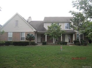 7527 Greenway Ln, West Bloomfield, MI