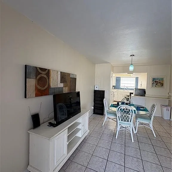 1005 SW 48th Ter #8 — Photo 11