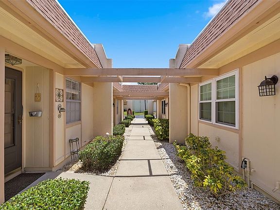 2nd image of 11210 Carriage Hill Dr APT 5