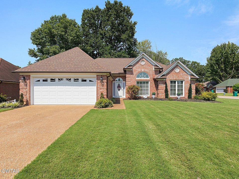 1st image of 7 Edgewater Cv