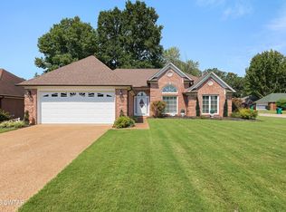 7 Edgewater Cv, Jackson, TN 38305