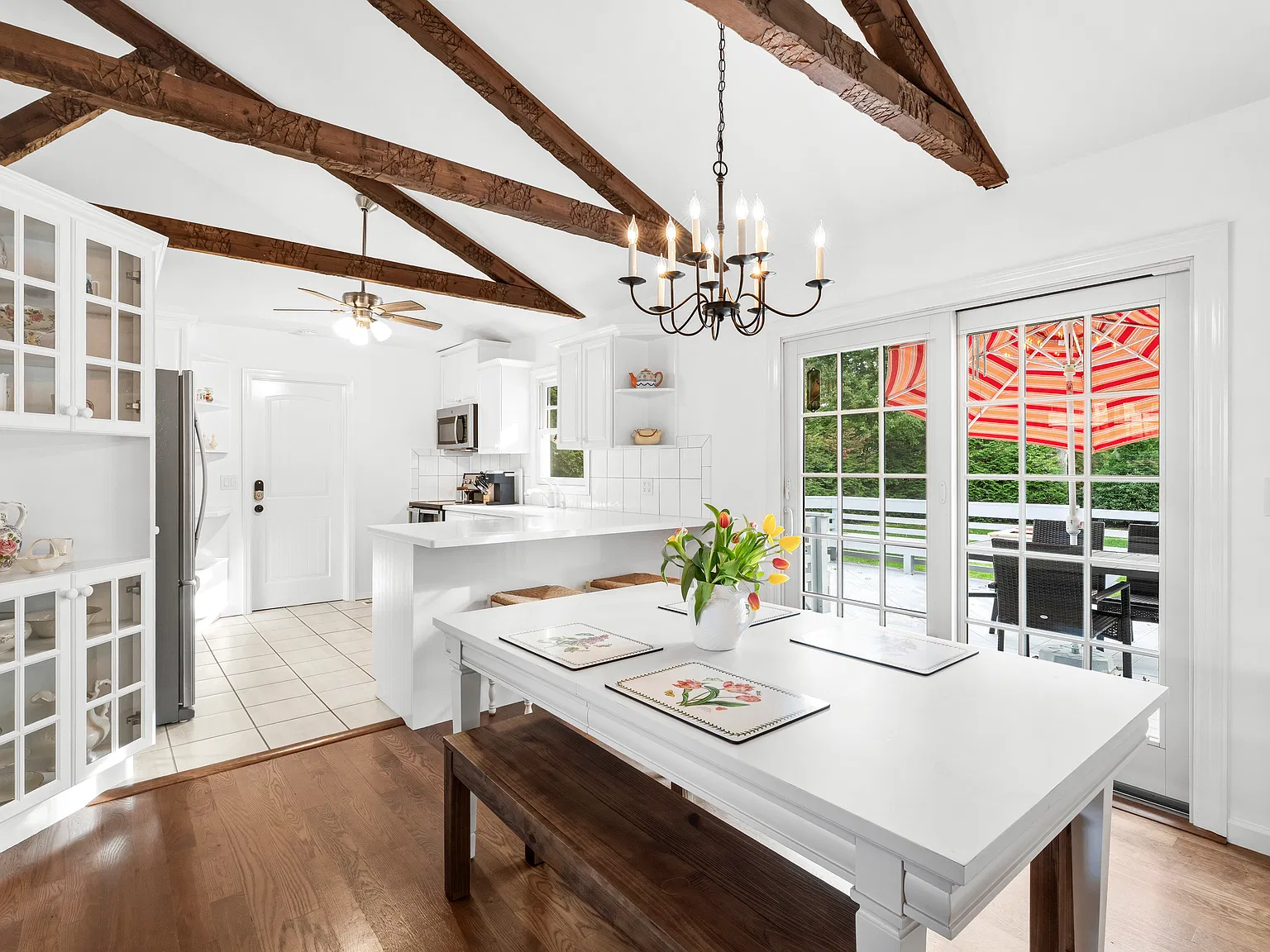 Charming Hamptons Retreat Near Westhampton Beach Village — Photo 3